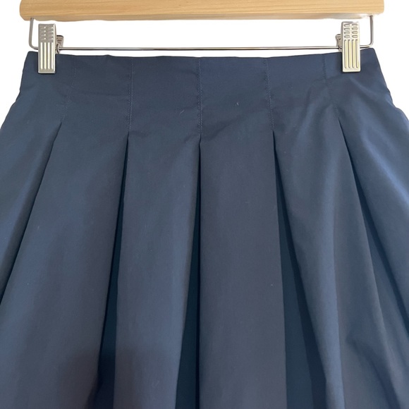 Uniqlo pleated a-line navy blue skirt size M excellent condition - Picture 2 of 6